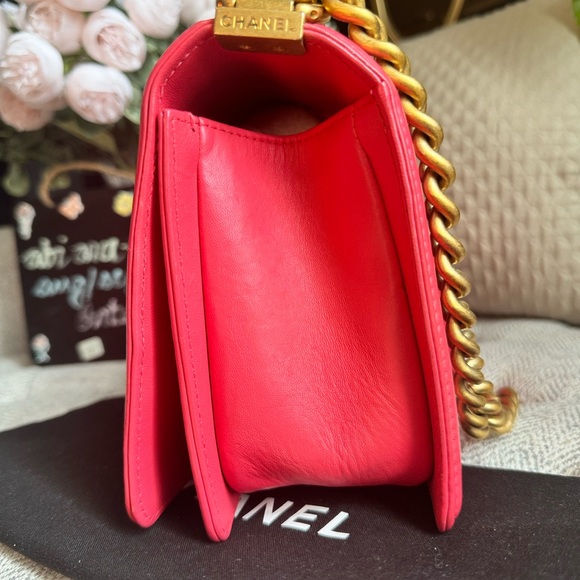 Chanel Old Medium Boy✨PRICE is FIRM✨ - Picture 4 of 16
